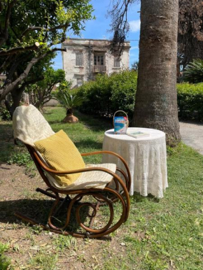 Peculiar Garden Apartment